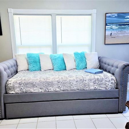 Casaazul-2605A-Couples Retreat By Beach & Pleasure Pier 1 Block Away- 2Bed 2Bath- 7 Minutes To Cruise Terminal Galveston Kültér fotó