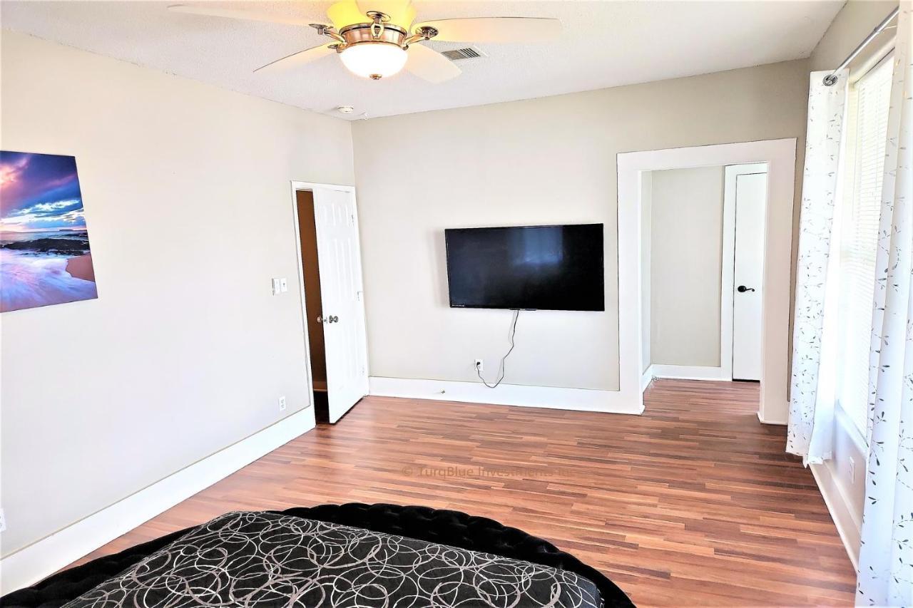 Casaazul-2605A-Couples Retreat By Beach & Pleasure Pier 1 Block Away- 2Bed 2Bath- 7 Minutes To Cruise Terminal Galveston Kültér fotó