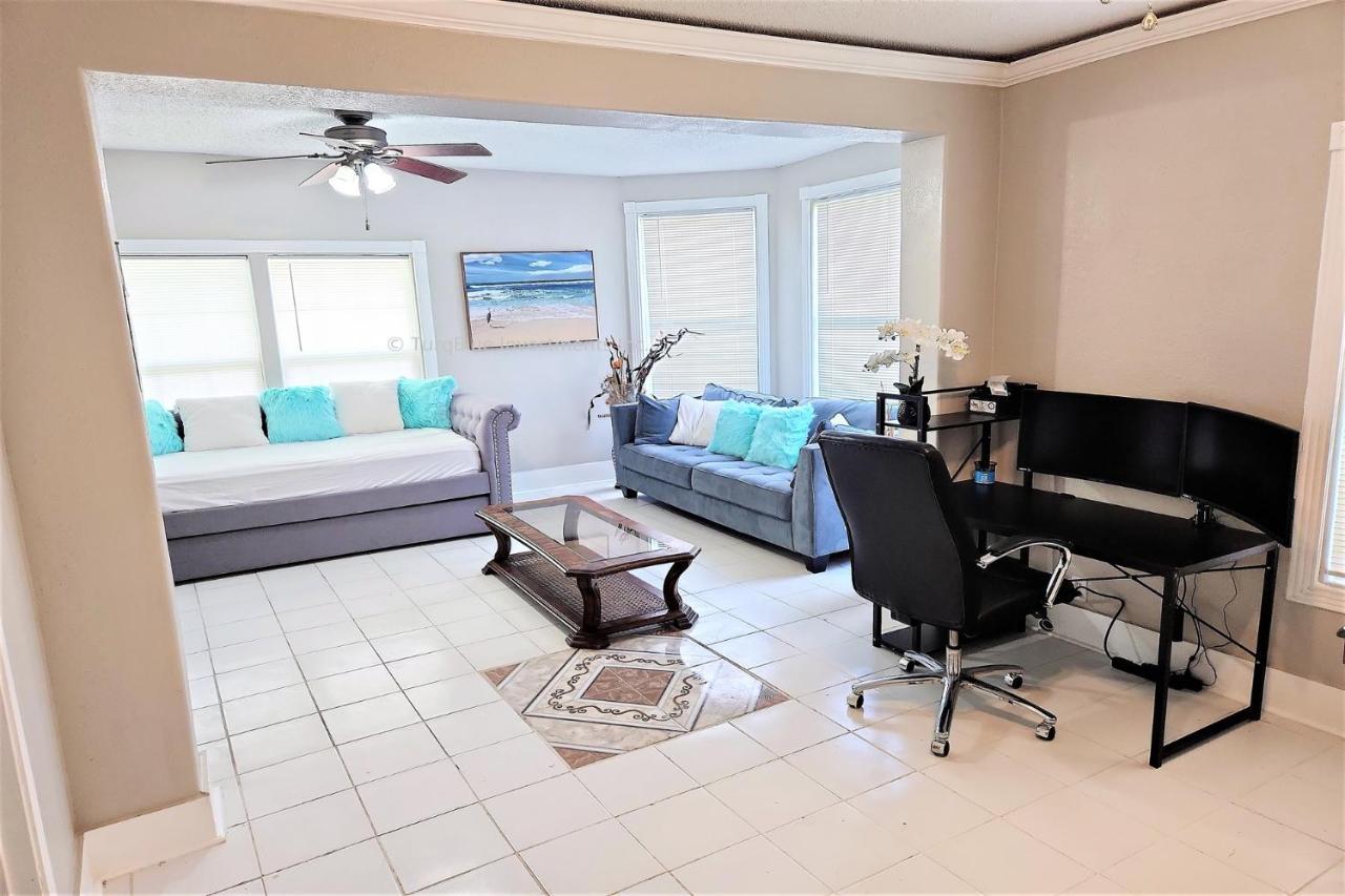Casaazul-2605A-Couples Retreat By Beach & Pleasure Pier 1 Block Away- 2Bed 2Bath- 7 Minutes To Cruise Terminal Galveston Kültér fotó