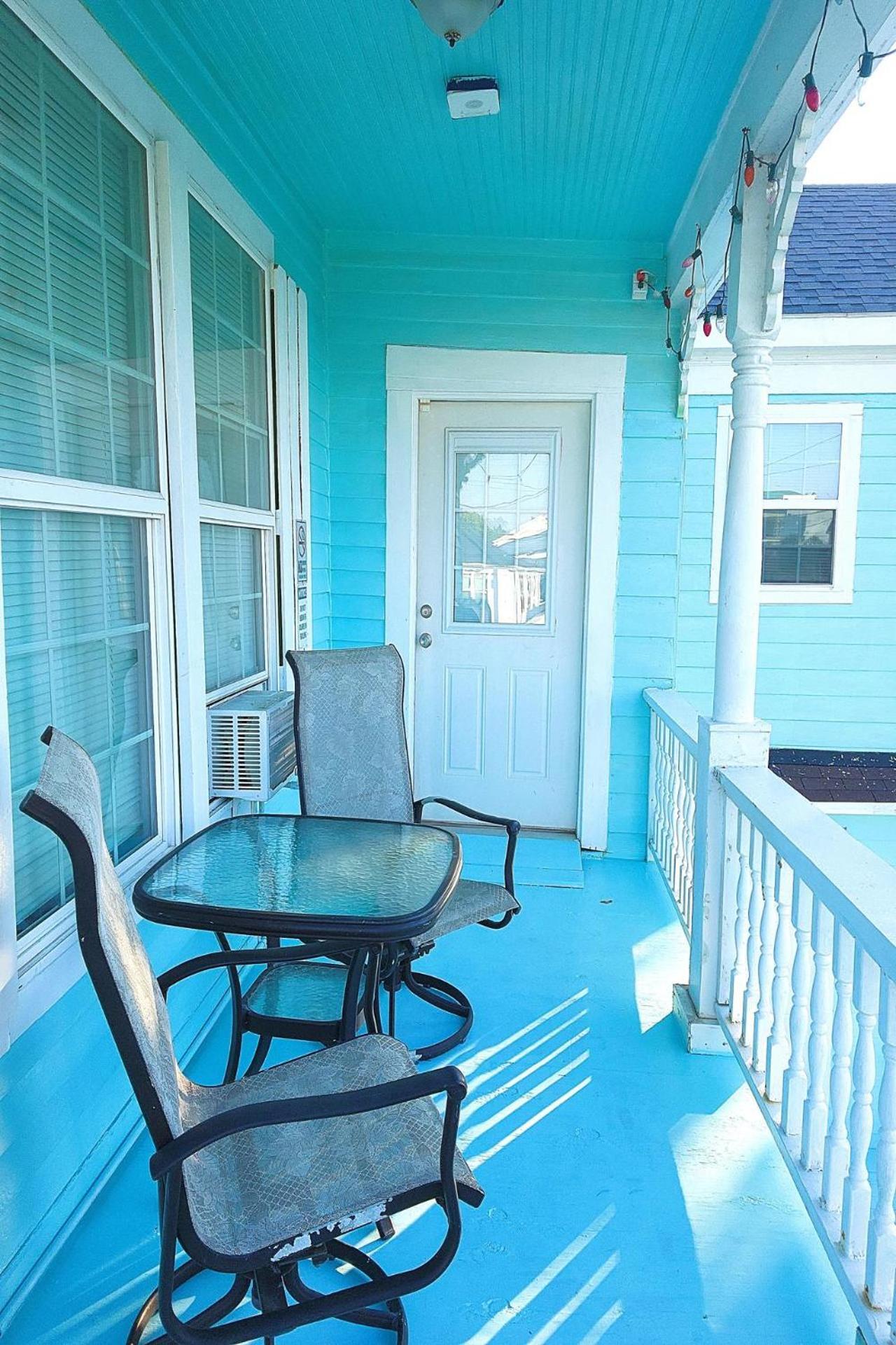 Casaazul-2605A-Couples Retreat By Beach & Pleasure Pier 1 Block Away- 2Bed 2Bath- 7 Minutes To Cruise Terminal Galveston Kültér fotó